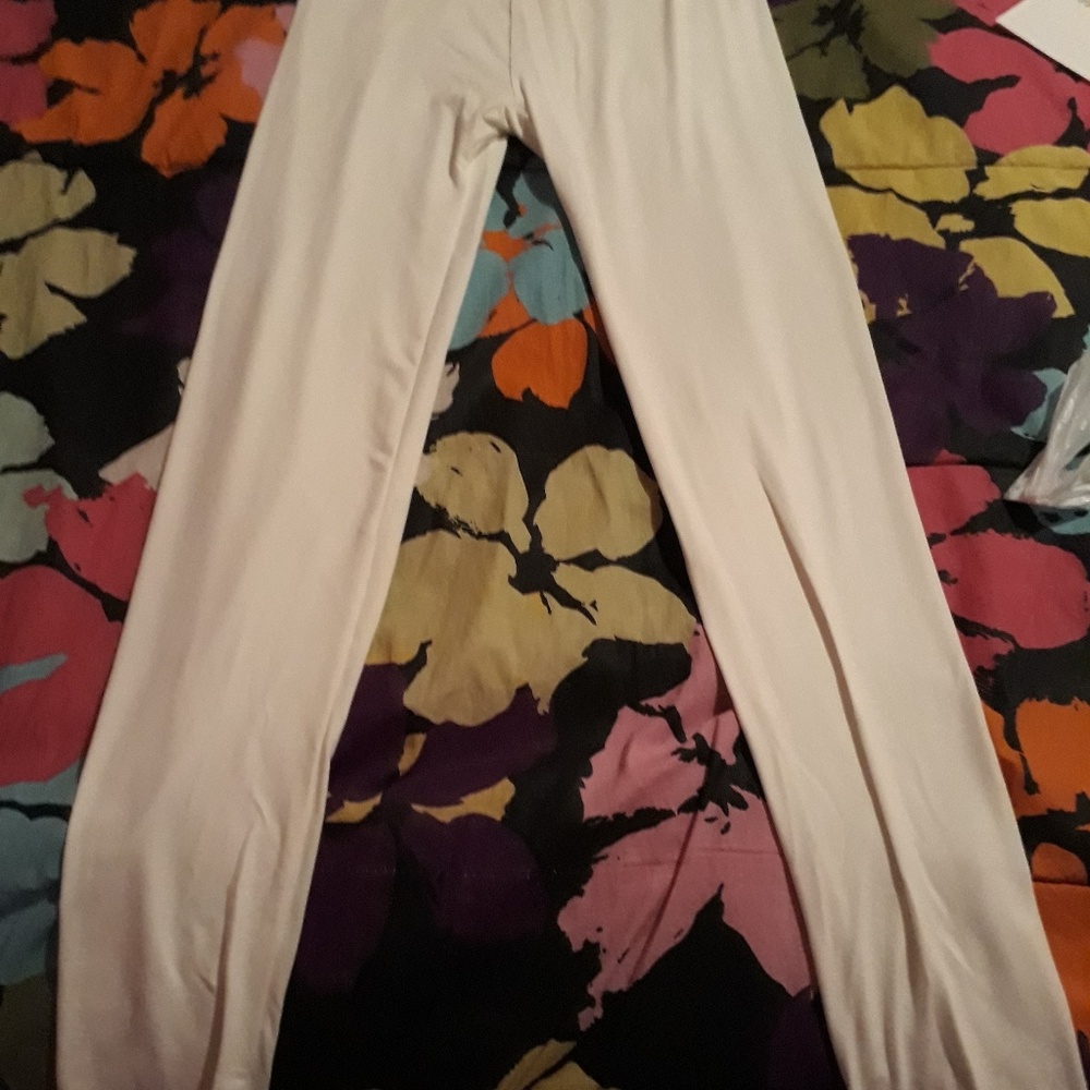 Cream/white leggings